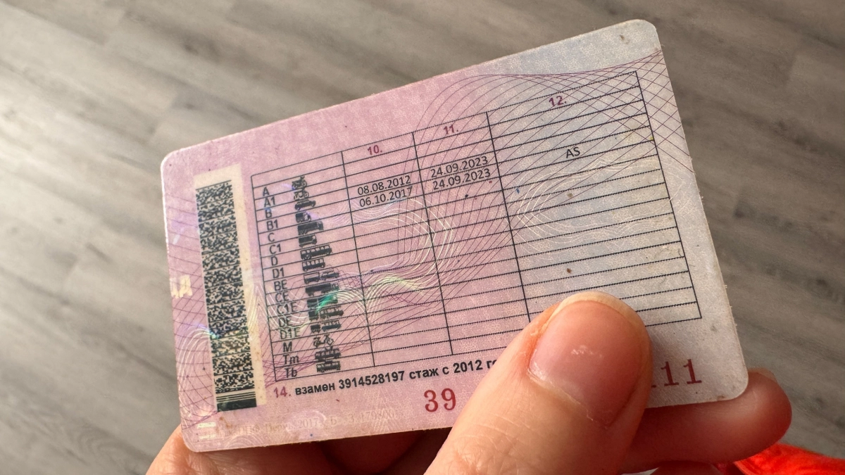 Инспекторы ГАИ стали штрафовать водителей на 15 000 рублей за езду на автомобиле с этой отметкой в водительских правах