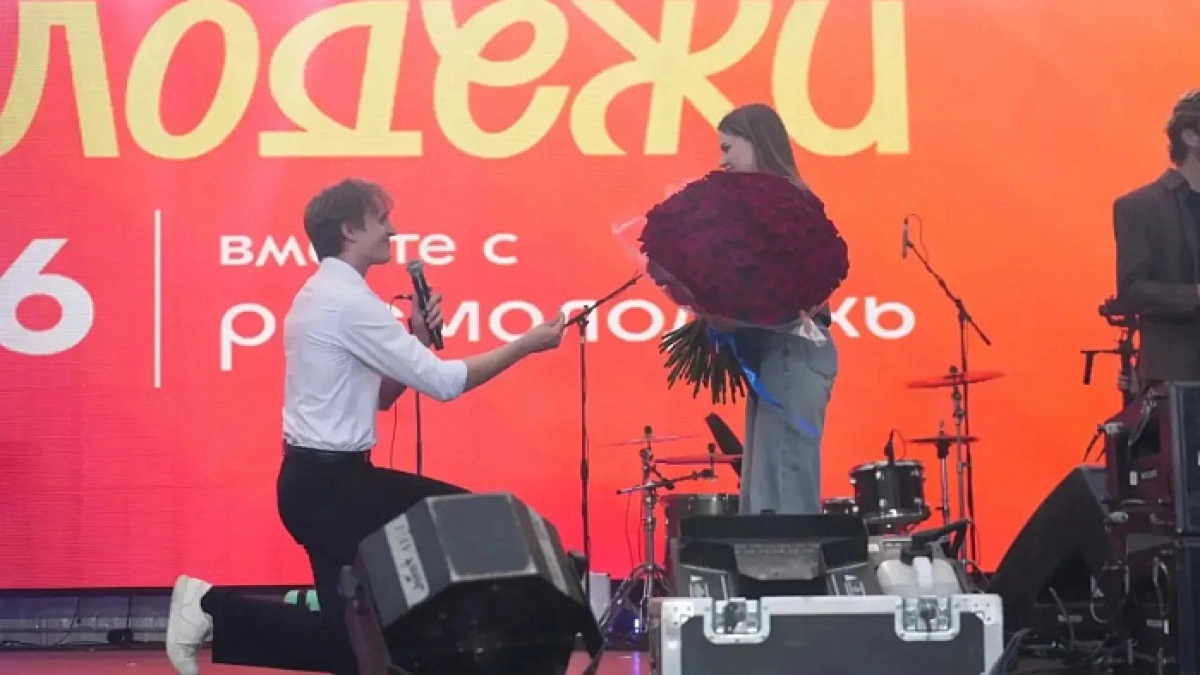Двое кировчан предложил руку и сердце своим половинкам в День молодежи