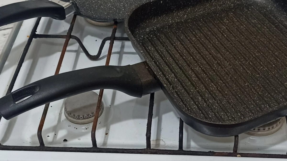 Зачем на самом деле нужна дырка в ручке сковороды - не для крючка. Запомните раз и навсегда 