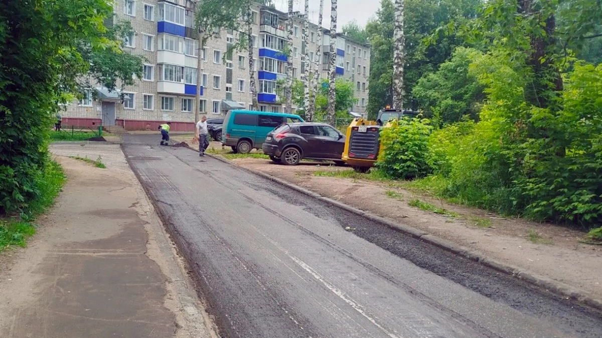 В Кирово-Чепецке уложат два слоя нового асфальта в проезде Лермонтова