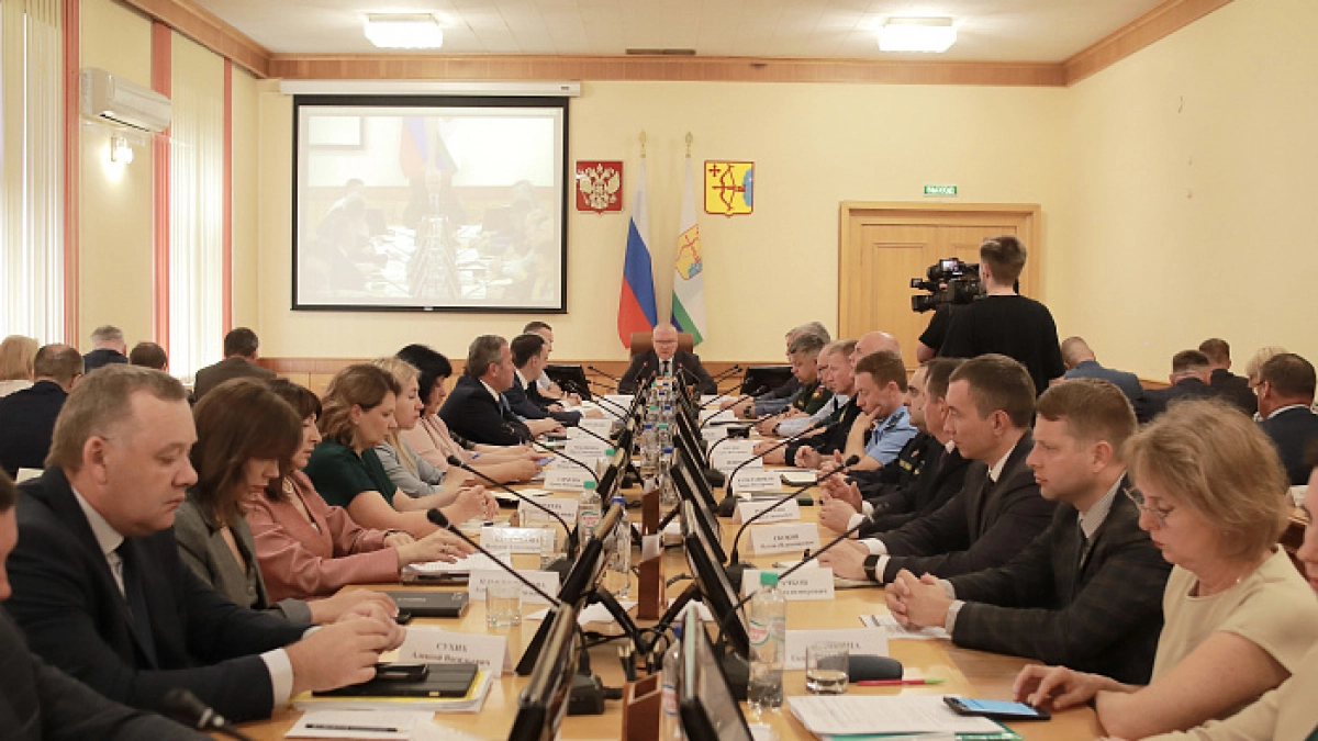 Оперативный штаб взял на контроль ситуацию с топливом в Кировской области
