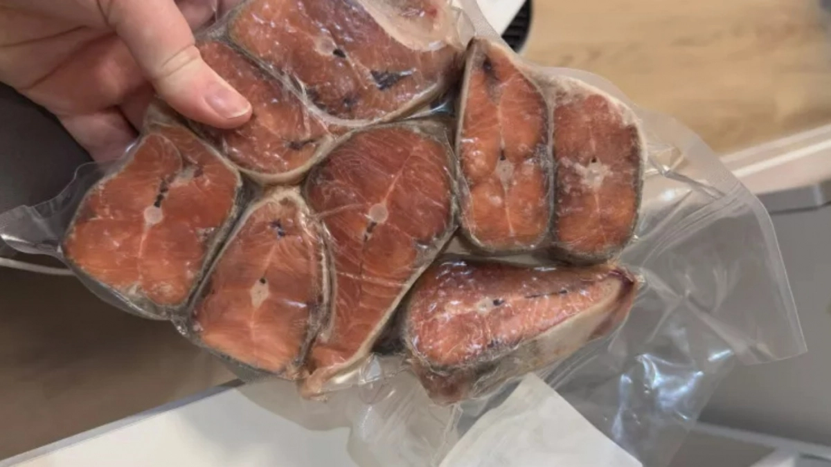 Рыбу и мясо размораживаю за 10 минут - знакомый повар научил: теперь только так и делаю