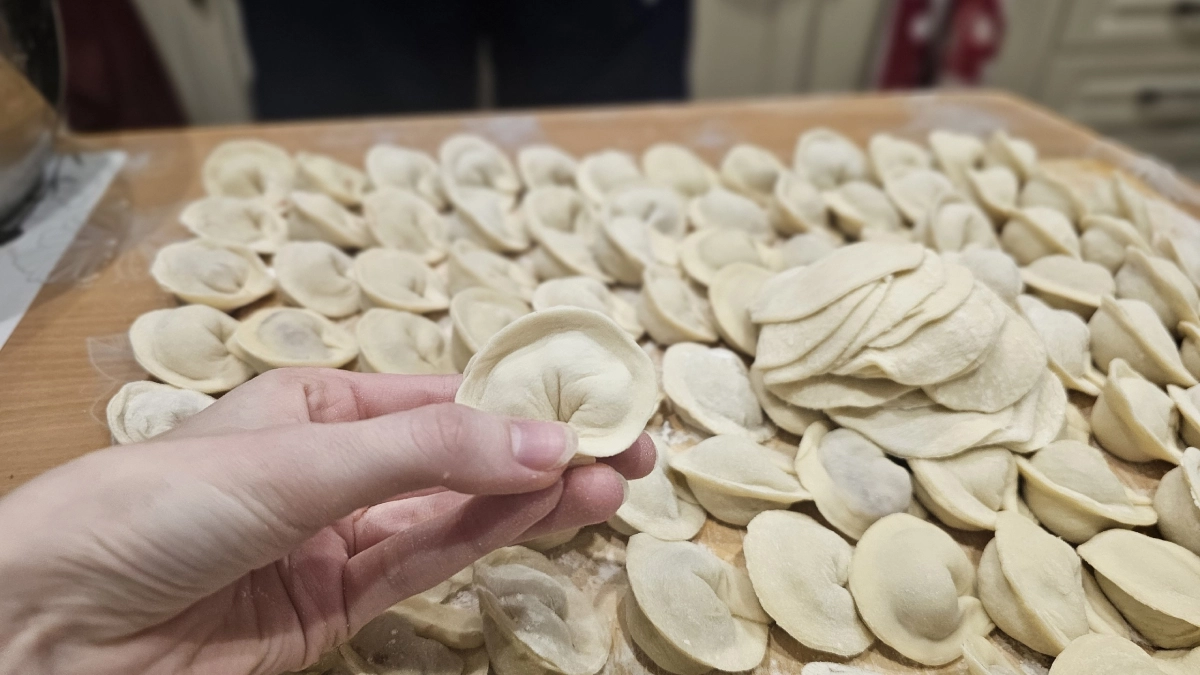 Не варите, не жарьте: этот трюк сделает даже магазинные пельмени вкусными как в ресторане