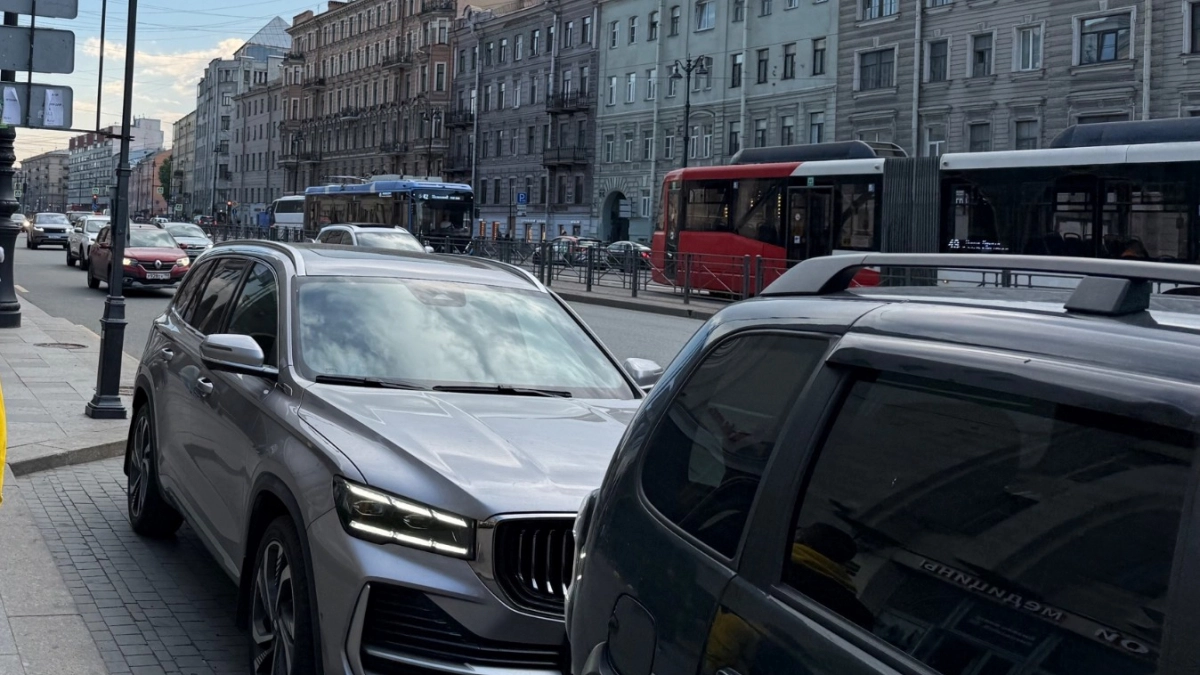Какие 3 документа ГАИ не имеет права требовать у водителей и как законно отказать инспектору: ответ юриста
