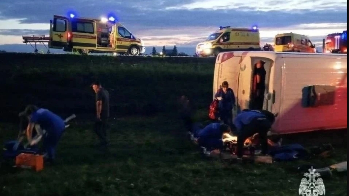 15 человек пострадали в ночном ДТП с автобусом рядом с Кировской областью