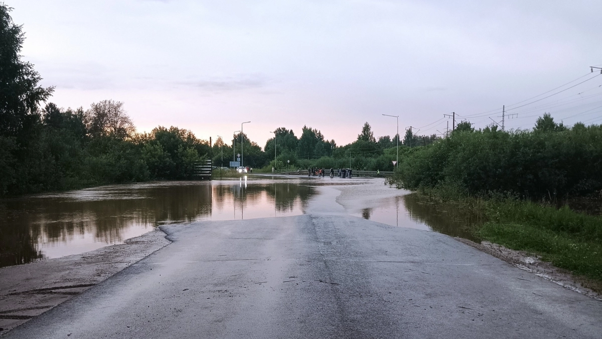 В Фаленском округе восстановили движение по двум размытым ливнями дорогам