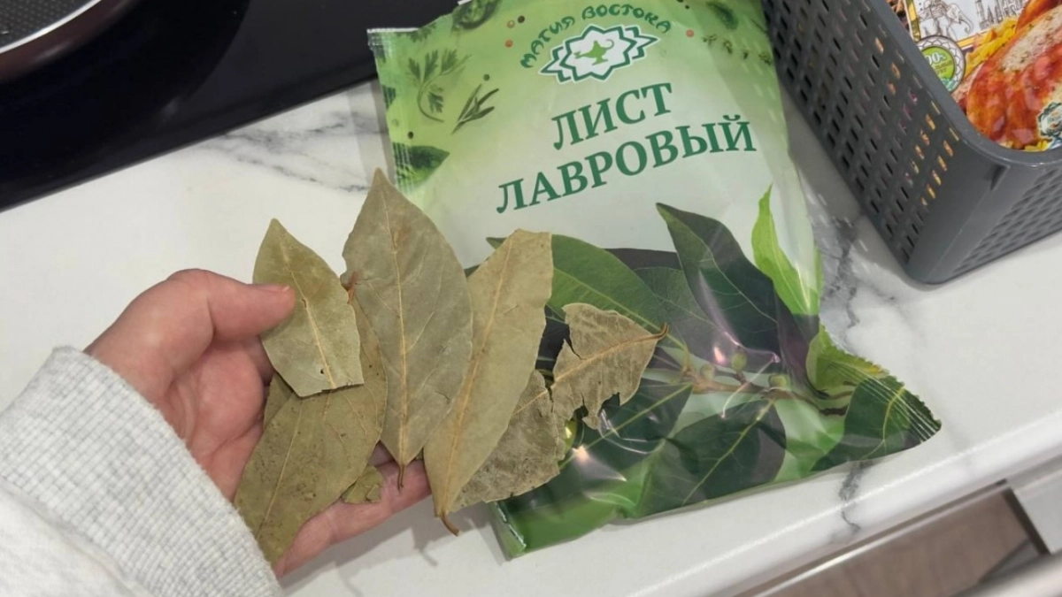 Лавровый лист засыпаю солью - все лето радуюсь своей смекалке: перемены ощутила вся семья