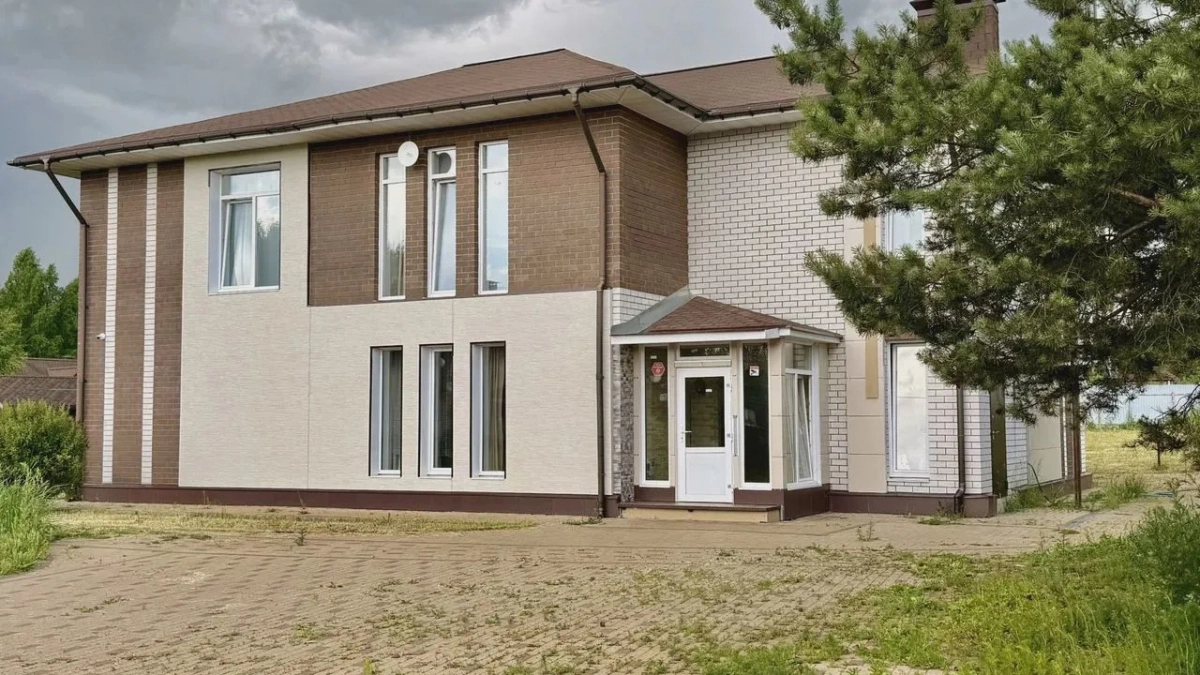 В Кирово-Чепецком районе продают большой коттедж с баней за 19 млн рублей