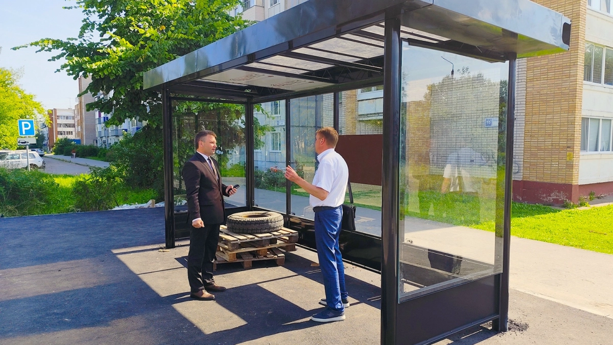 В Кирово-Чепецке начали монтировать новые остановки
