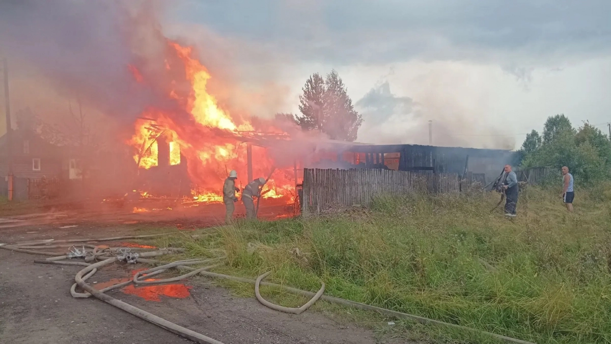 В Кирсе во время грозы жилой дом вспыхнул как спичка
