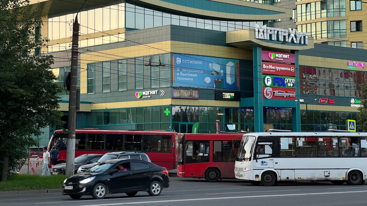 В Кирове автобусы и троллейбусы меняют маршруты после ракетного удара по заводу