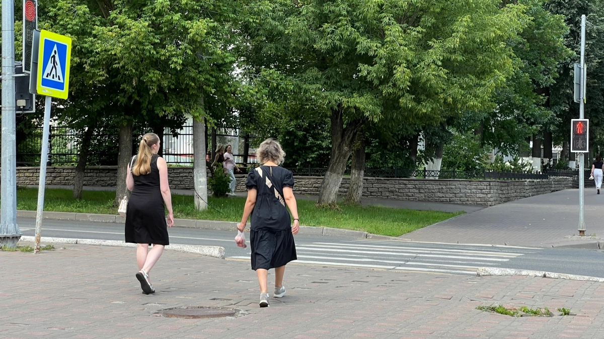 Растираю одну каплю на ладонях и протираю подмышки: запах пота исчезает, но есть важное правило