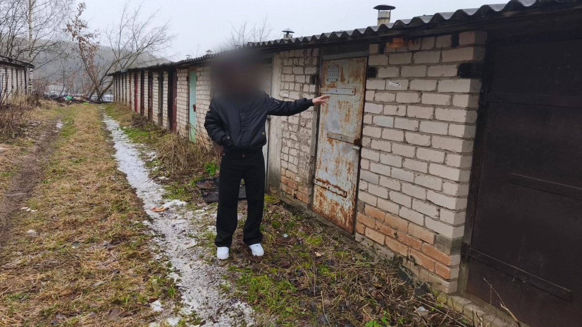 В Кирове полицейские нашли пленника в закрытой овощной кладовке