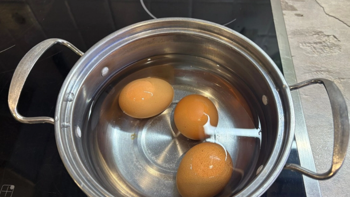Не кладите вареные яйца в холодную воду: 3 причины, почему это портит вкус - секрет, о котором не знают ушлые хозяйки
