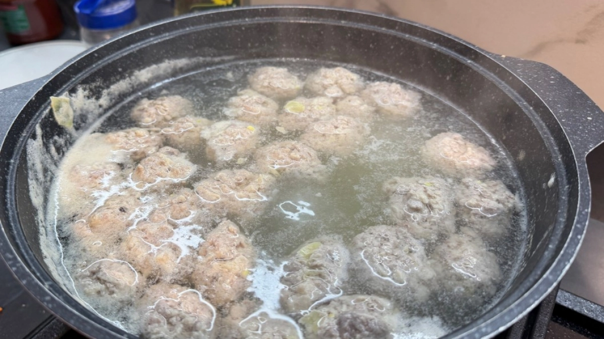 Почему мы неправильно варим бульон - получается мутным, безвкусным и не наваристым. Оказывается, все дело в этих ошибках
