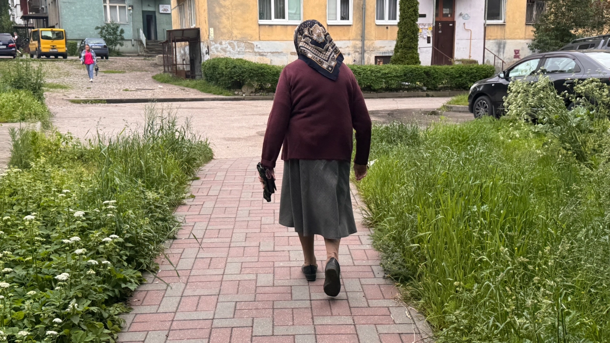 Жить одному — полезнее в разы: 5 советов психологов, почему после 60 лет нужно сократить общение с друзьями