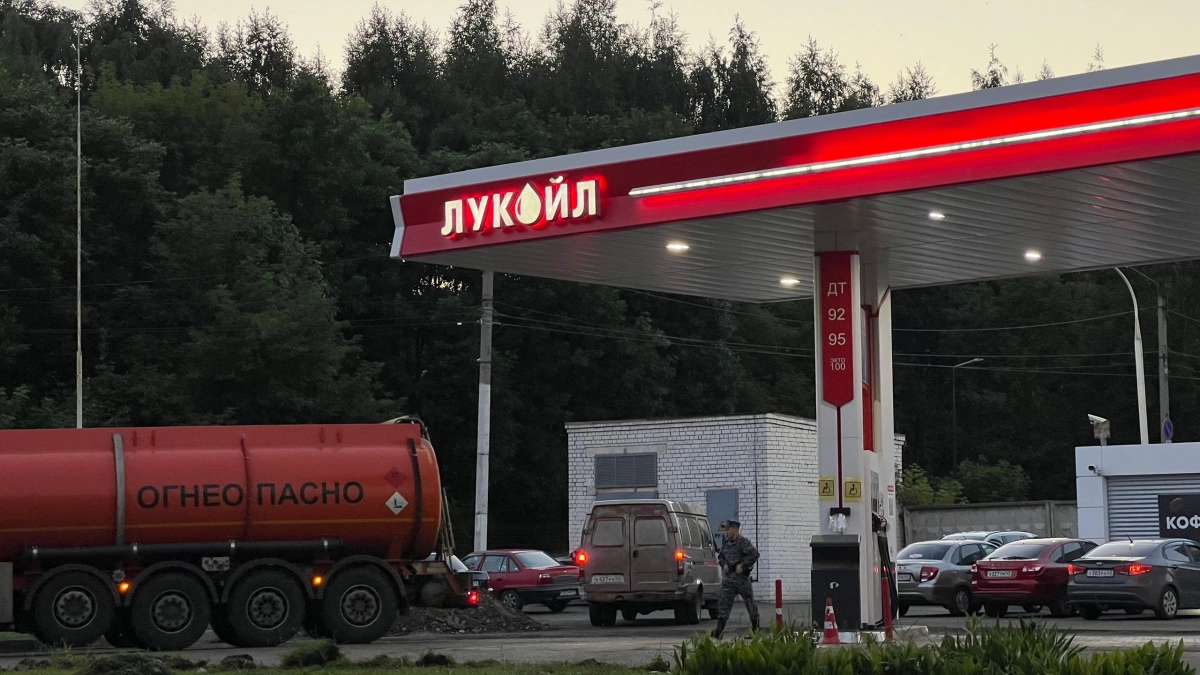 В Кировской области отменили схему продажи топлива по четным и нечетным дням