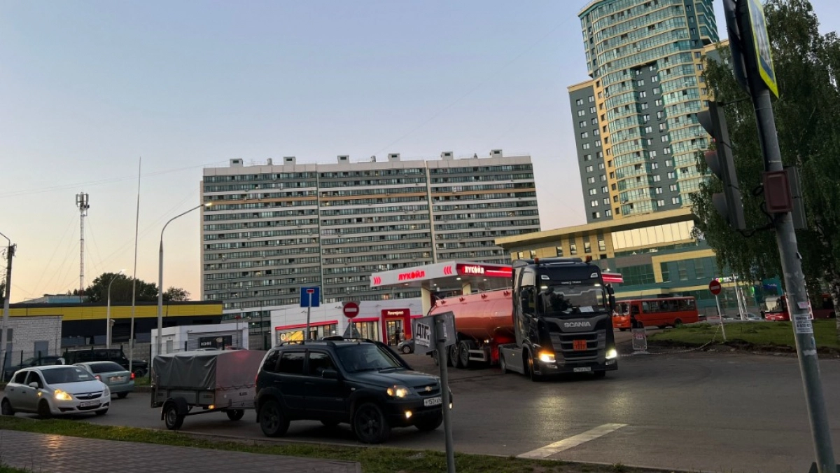 На сколько хватит топлива в баке, если загорелась лампочка - обязан знать каждый водитель