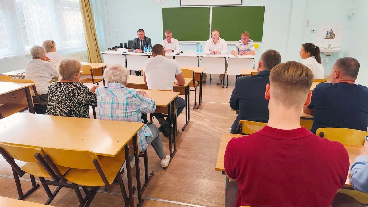Глава администрации Кирово-Чепецка встретился с жителями одного из микрорайонов