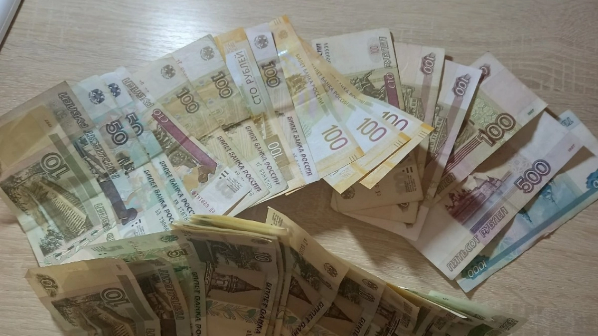 Почему нельзя передавать деньги из рук в руки: запомните раз и навсегда - иначе потеряете удачу