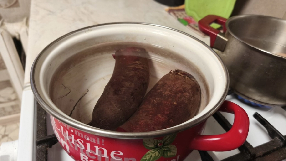 2 ложки в кастрюлю - и через 9 минут свекла готова: сочная, яркая, вкусная и без танцев с бубном 