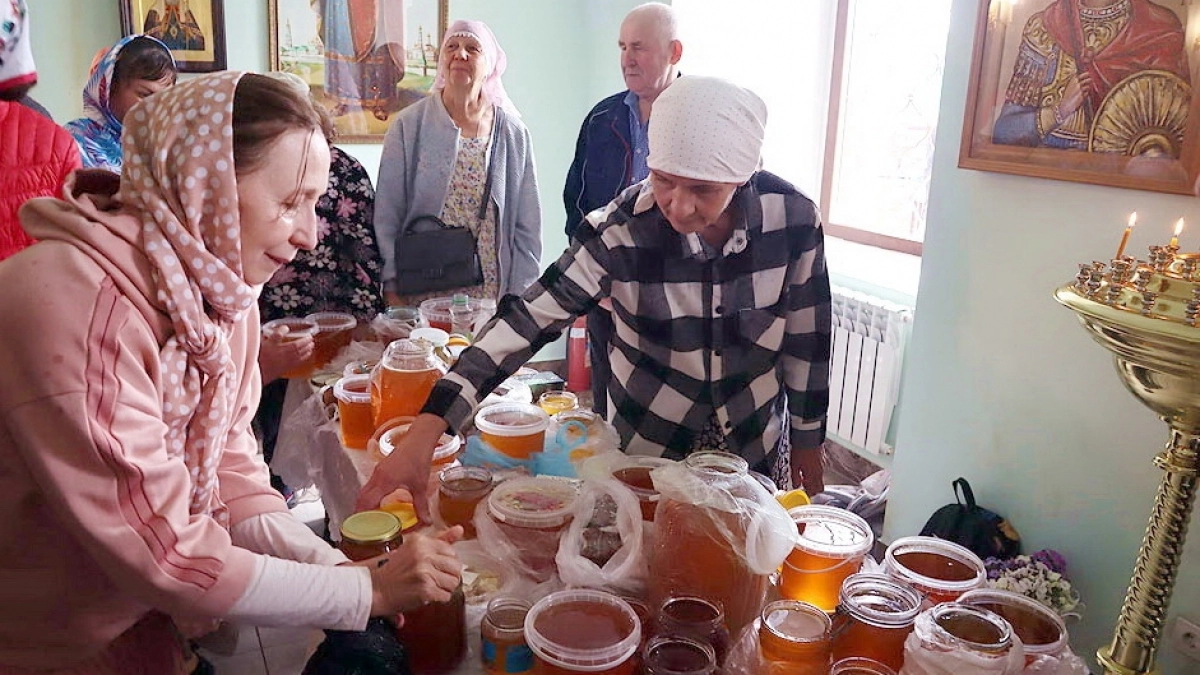 В Кирово-Чепецком районе митрополит Марк освятил мед