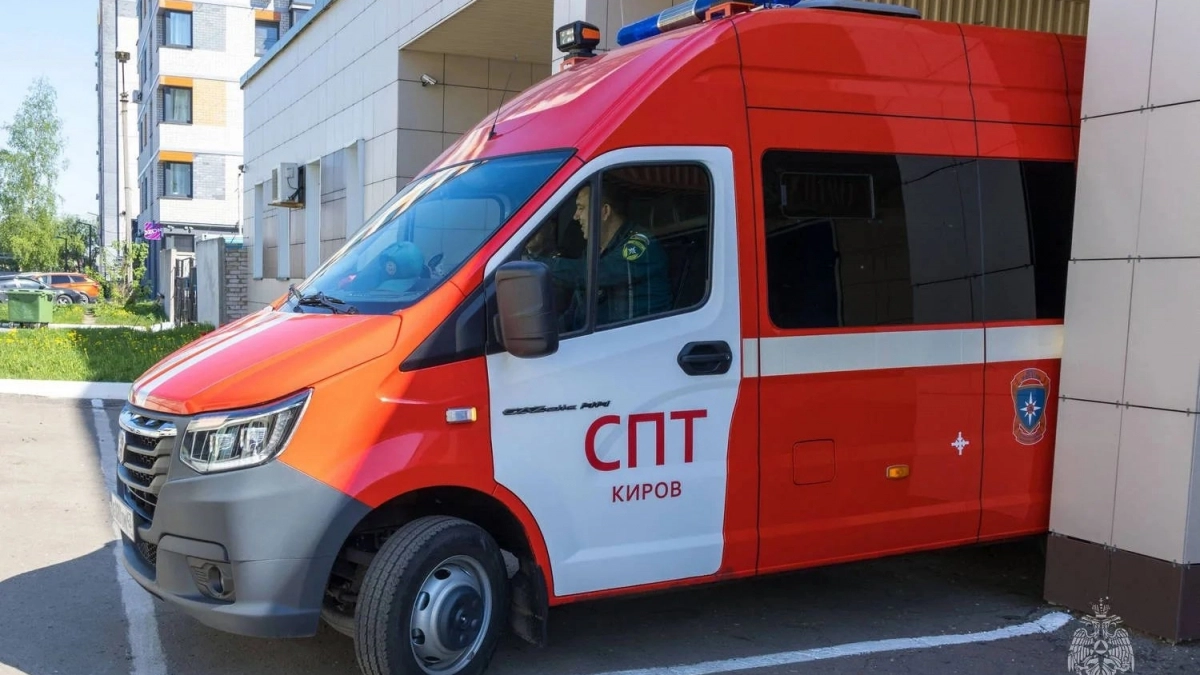14 огнеборцев тушили мощный пожар в деревянном доме в Кирово-Чепецком районе
