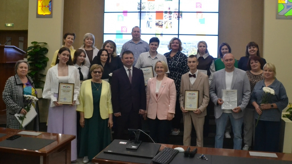 В Кирово-Чепецке поздравили шестерых выпускников-стобалльников