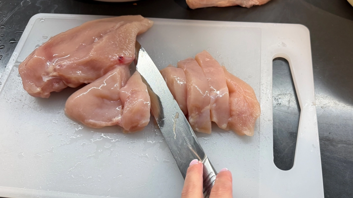 Куриная грудка получается сухой: 5 ошибок, которые лишают филе сочности