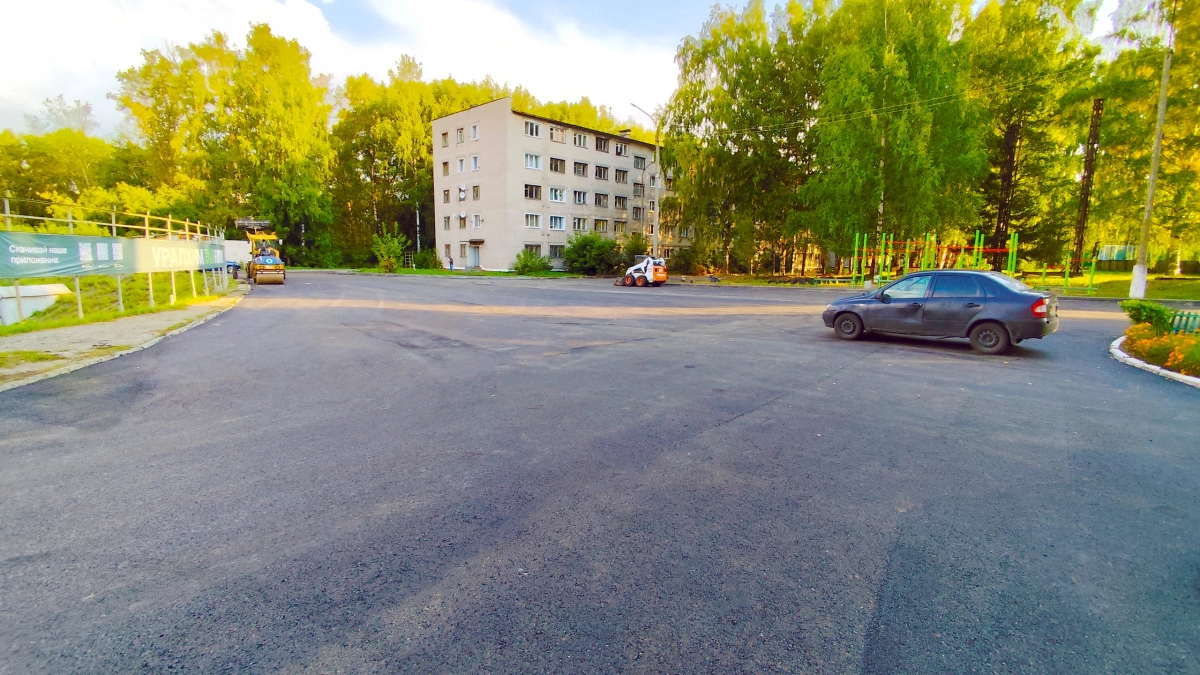 В Кирово-Чепецке завершается укладка асфальта на улице Спортивной