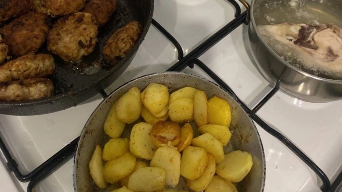 Что жарится первым - лук или картофель: для вкусной жареной картошечки это правило нужно выучить наизусть