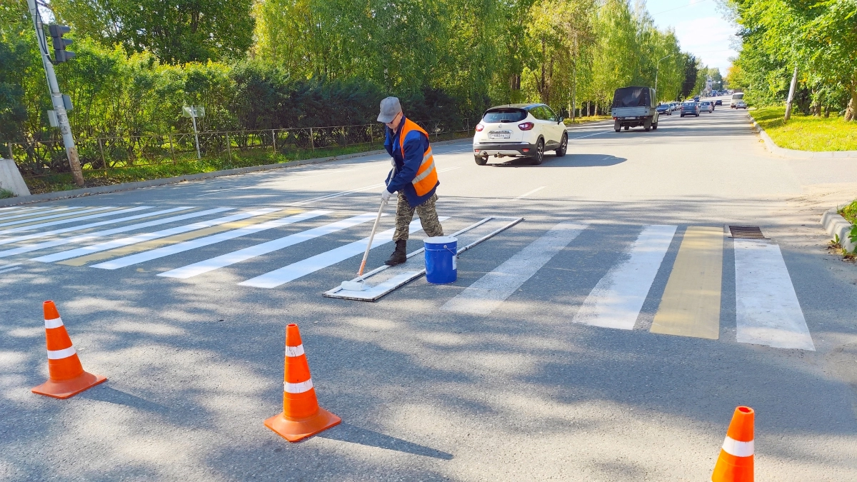 В Кирово-Чепецке наносят новую разметку вблизи школ