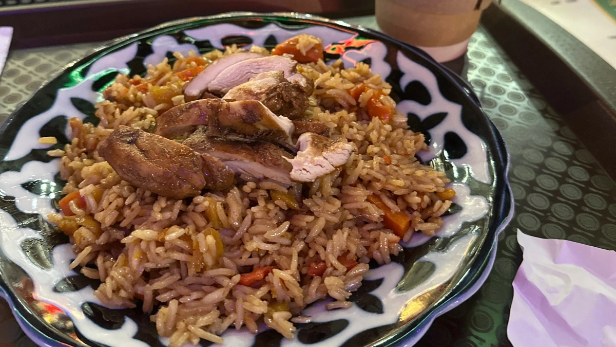 Что класть в плов первым — мясо или лук: шеф-повара наконец объяснили, как правильно