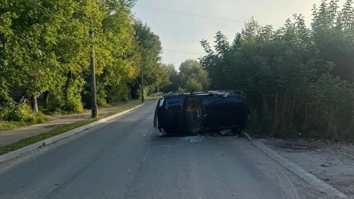В Кирово-Чепецке пьяный гонщик опрокинул внедорожник на пустой ночной дороге