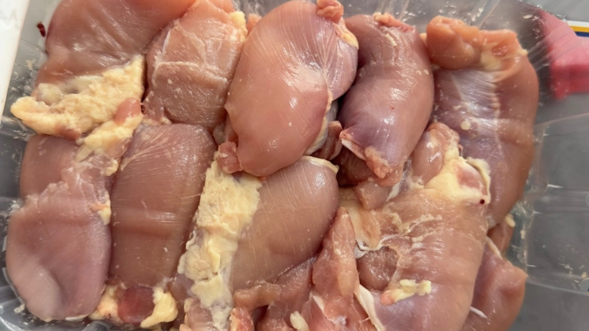 Научилась видеть "напичканное" мясо в магазине - запоминайте 2 метода и всем подругам расскажите
