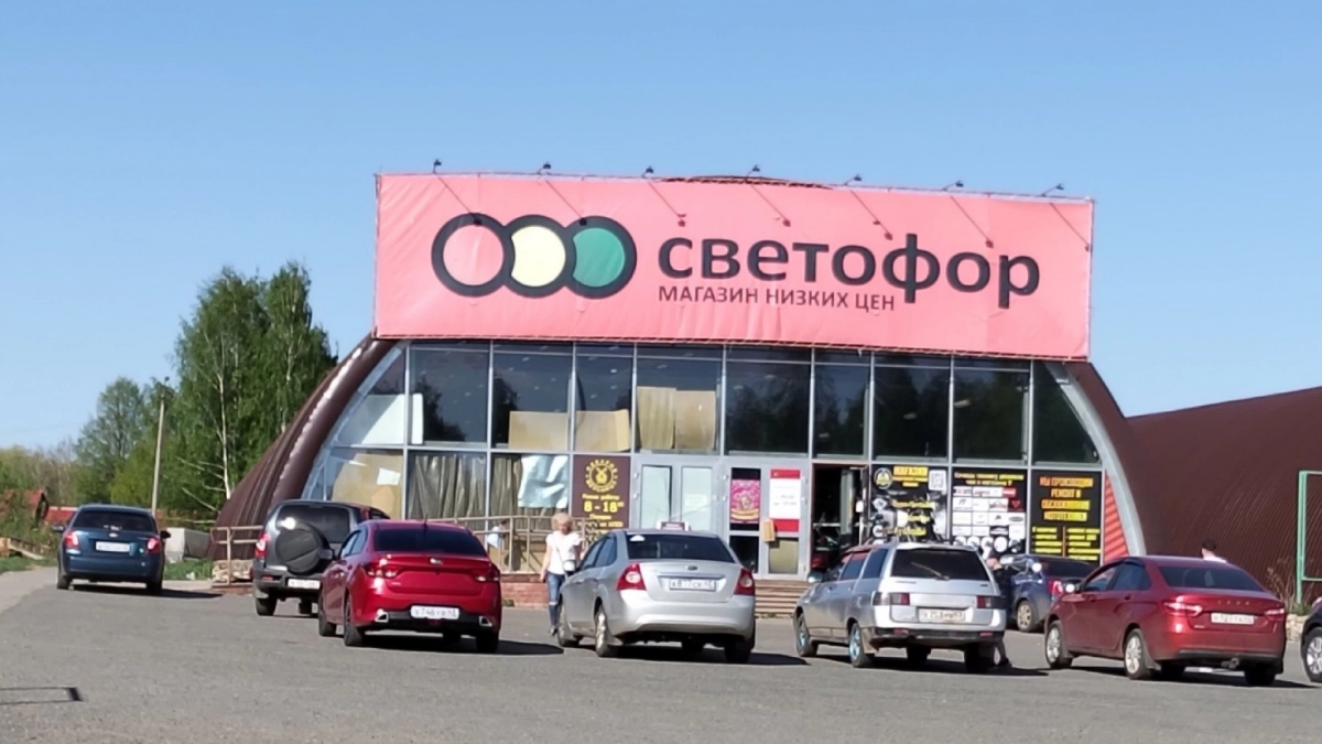 Кратко и по делу: модно ли брать в «Светофоре» мясо, консервы и недорогую колбасу