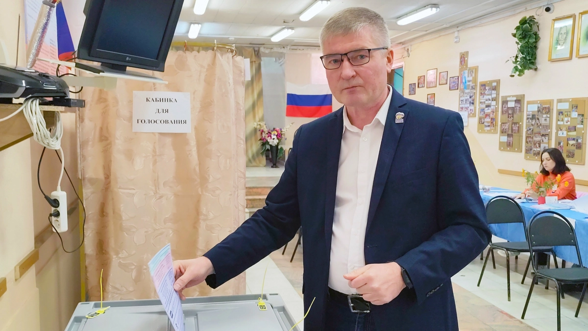 Глава администрации Кирово-Чепецка проголосовал на выборах