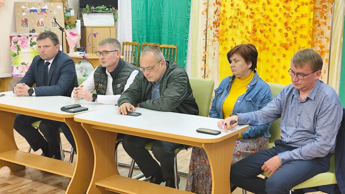 Власти Кирово-Чепецка провели встречу с жителями 9-го микрорайона