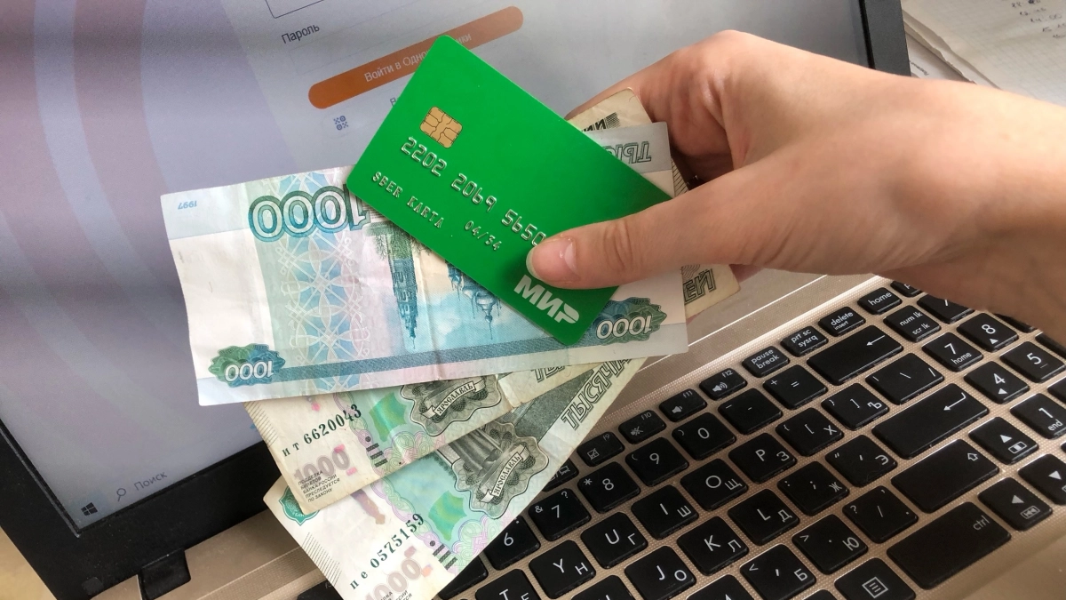В Вятских Полянах мошенники взломали мессенджер и обманули местного жителя на крупную сумму