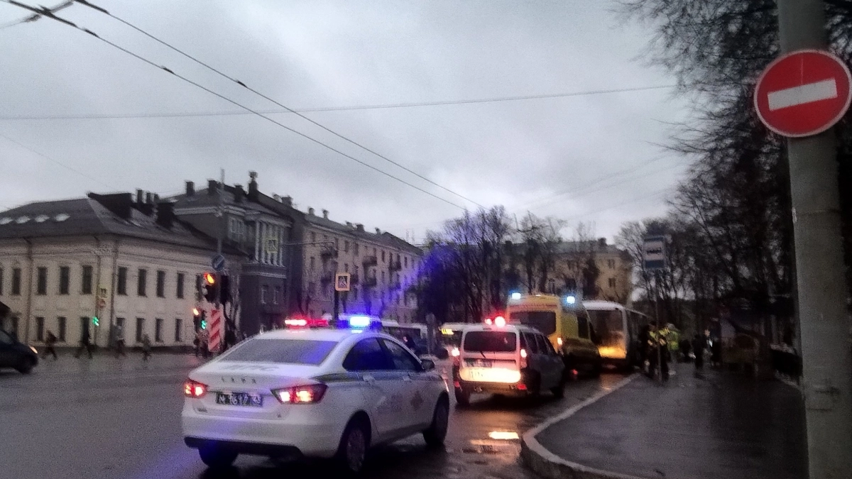 Экипаж ДПС помог экстренно доставить в больницу кировчанку, теряющую сознание