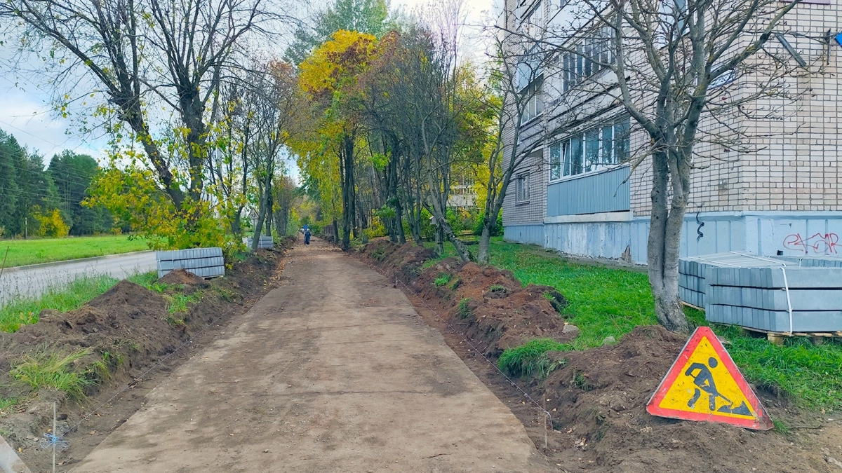 В Кирово-Чепецке ремонтируют четыре тротуара