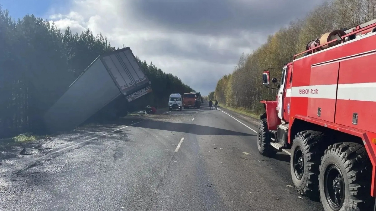 Водитель грузовика не выжил после серьезной аварии на трассе в Орловском районе