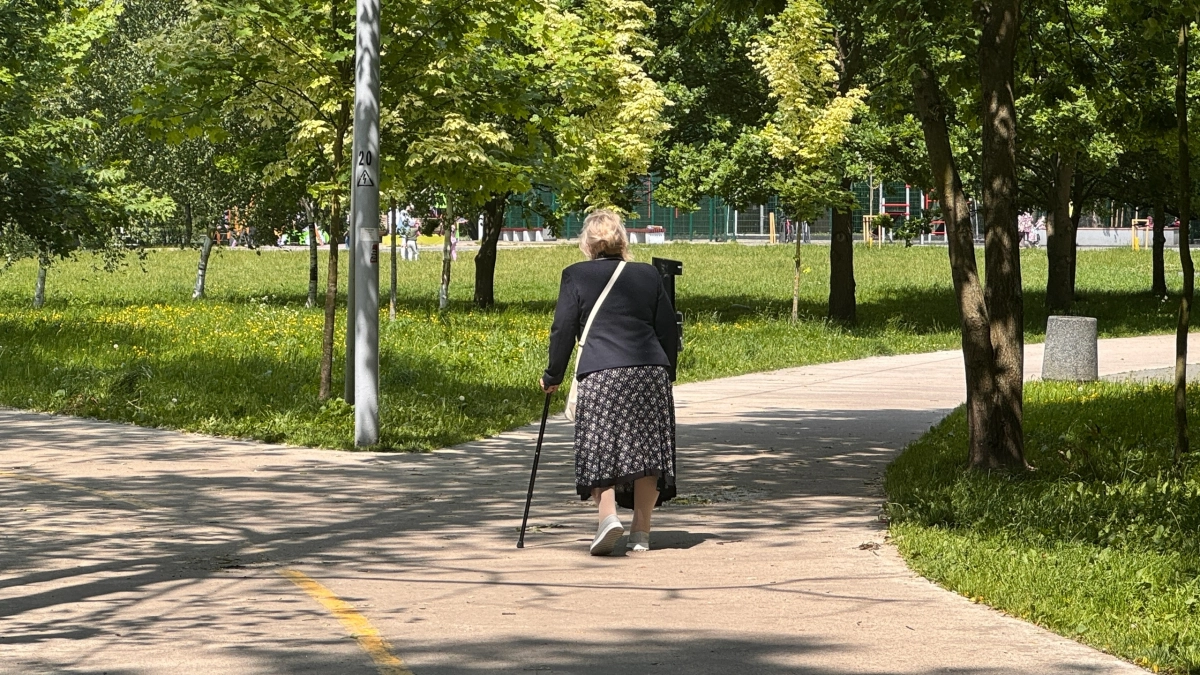 Желание тишины после 55 лет — не каприз: почему шумные компании начинают утомлять сильнее