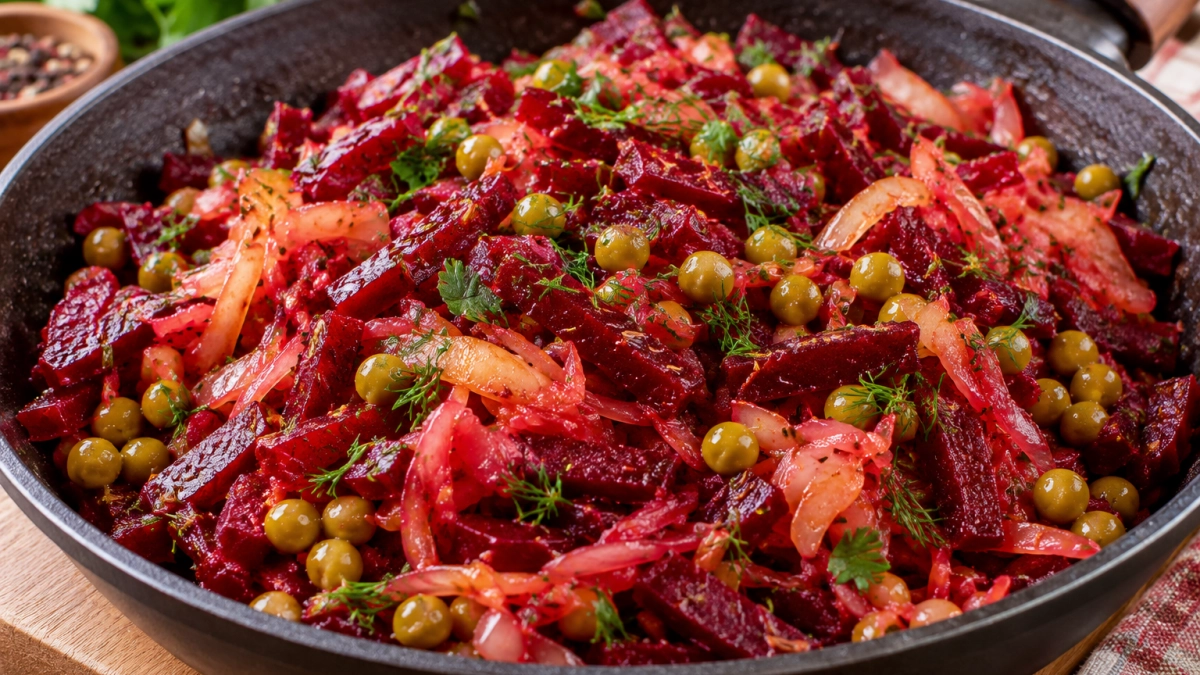 Не успеваю покупать свеклу, подсели всей семьей на эту закуску: вкусно так, что за ушками трещит