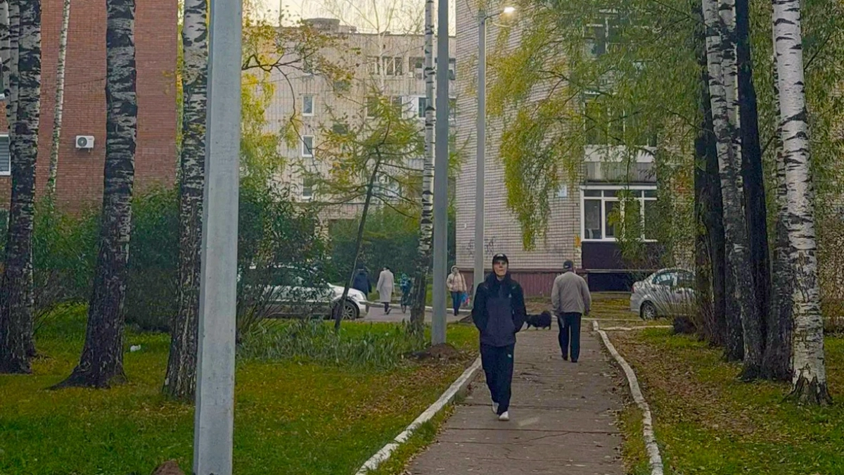 Освещение появилось на тротуаре и детской площадке в Кирово-Чепецке