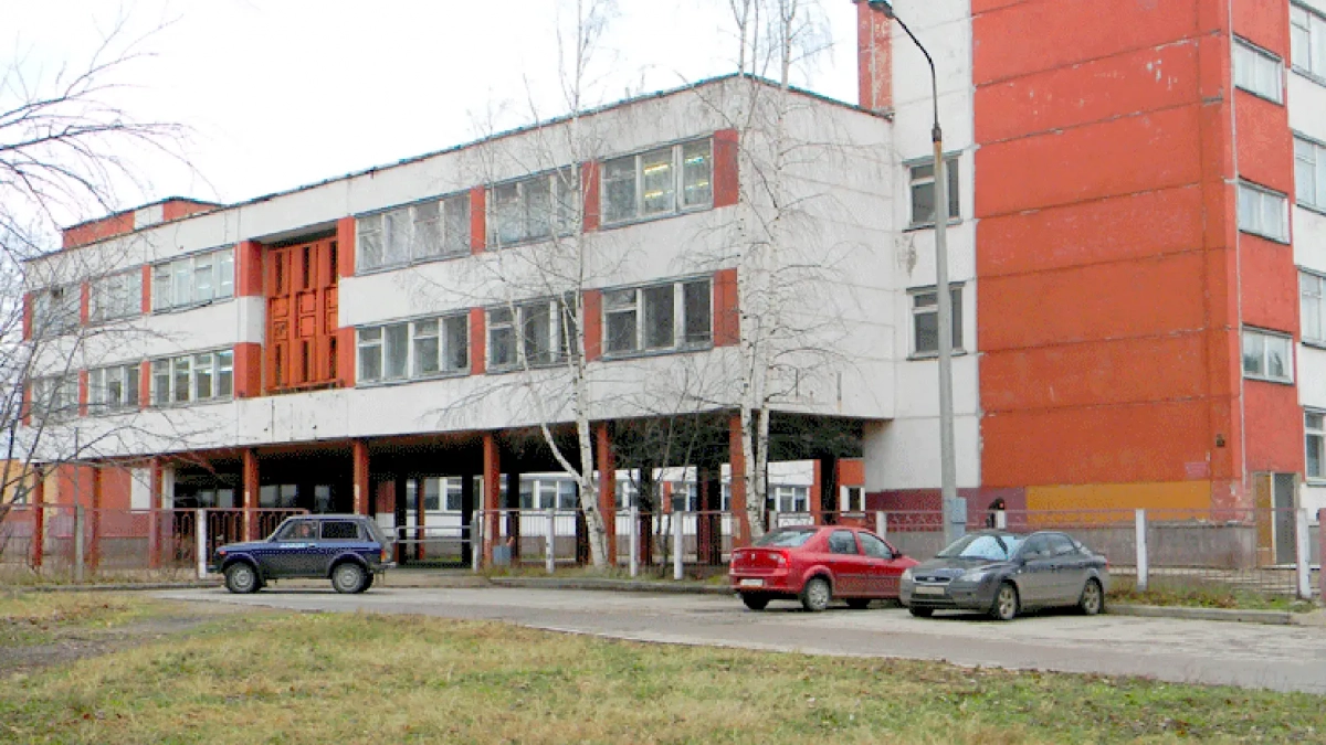 В Кирово-Чепецке обновят ограждение школы № 10