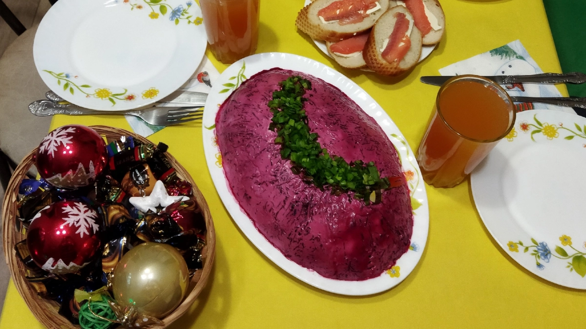 Селёдка под шубой по-советски: 3 секрета, чтобы слои держали форму, а вкус был как в СССР