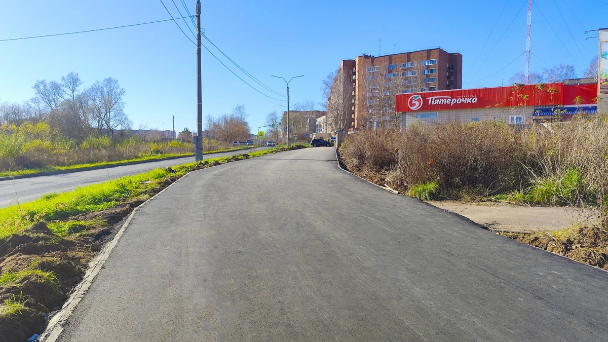 В Кирово-Чепецке уложили новый асфальт на улице Алексея Некрасова