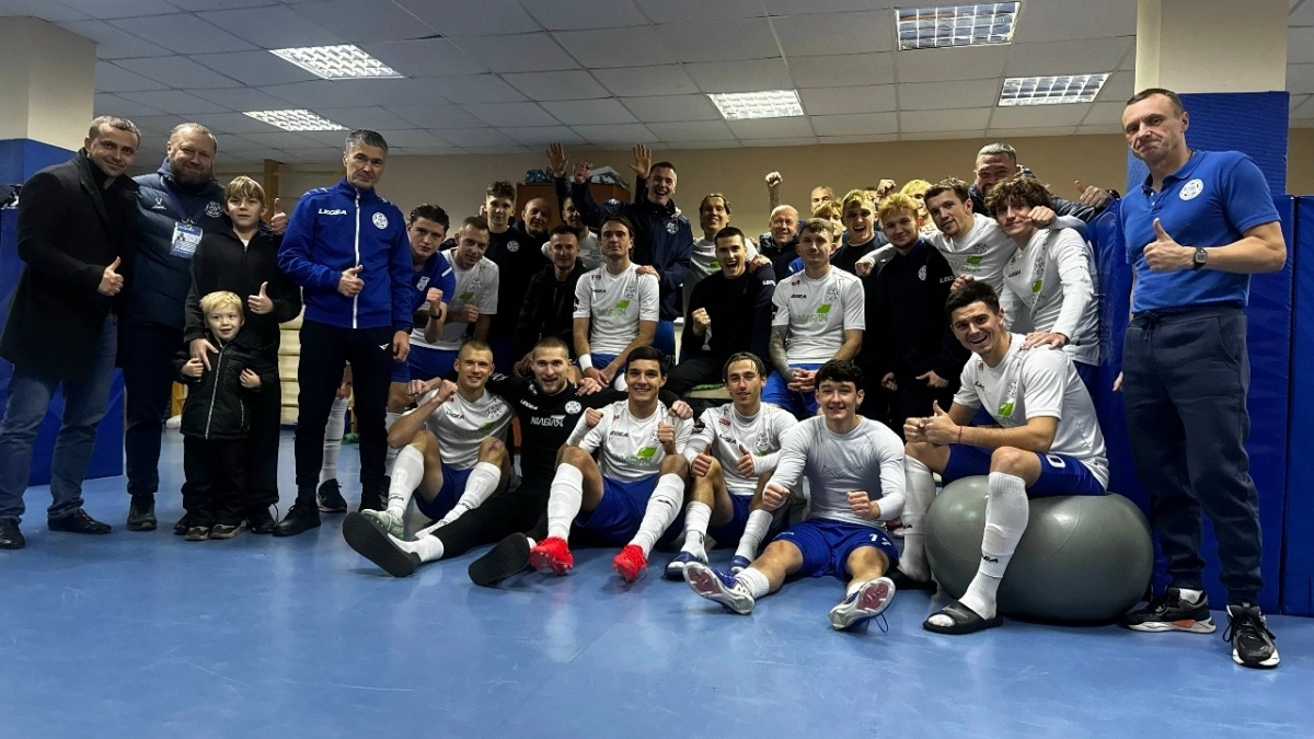 На домашнем стадионе футболисты "Динамо" одержали уверенную победу над "Сибирью"