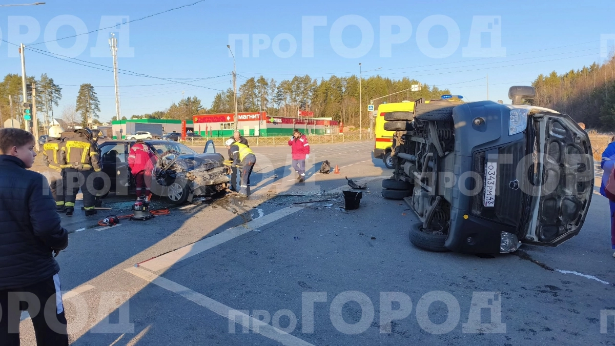 Один из пострадавших в ДТП с микроавтобусом под Кировом находится в реанимации